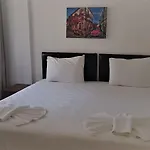 Santo מלון אקיאקה